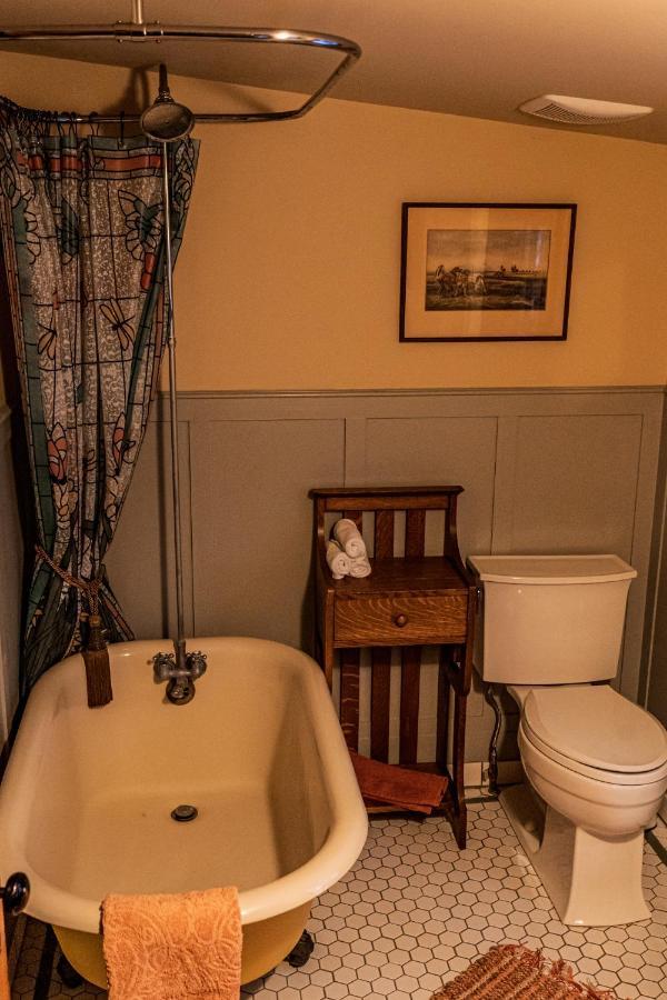 Bragg Creek The Craftsman House B&B 외부 사진